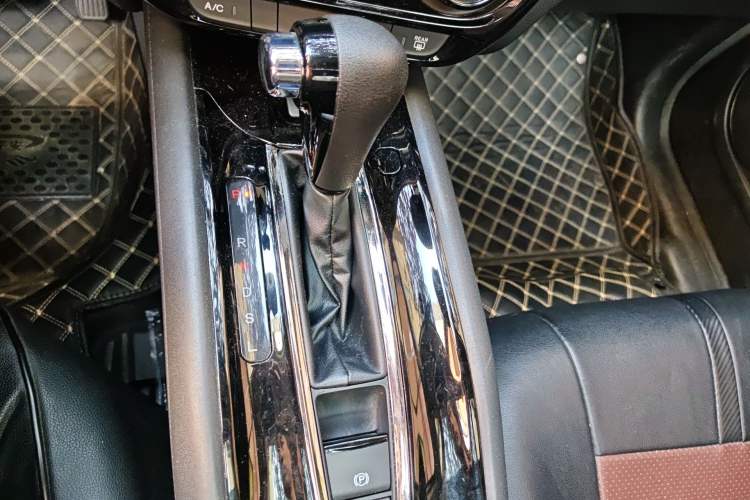 Used Honda Vezel 2020 1.5L CVT Elite Edition Gear Lever