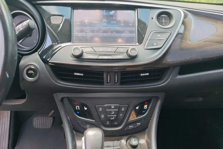 Used Buick Envision 2018 20T Two-Wheel-Drive Elite Model
