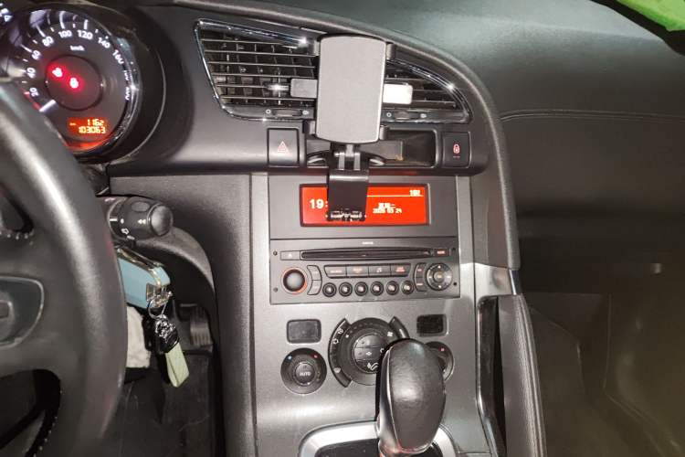 Used Peugeot 3008 2016 1.6THP Automatic Trend Edition Audio And AC Panel