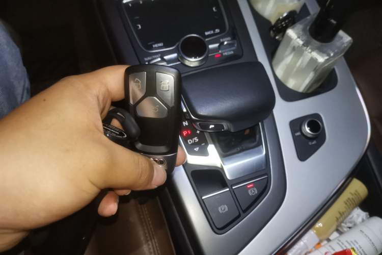 Used Audi Q7 2018 45 TFSI Technology Edition Vehicle Key