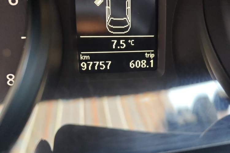 Used Volkswagen Passat 2017 330TSI DSG Luxury Edition Odometer Close Up