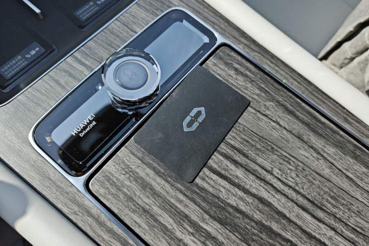 Used Hima AITO M9 2025 Extended-Range Max Version 52 kWh 6-Seater Edition Vehicle Key