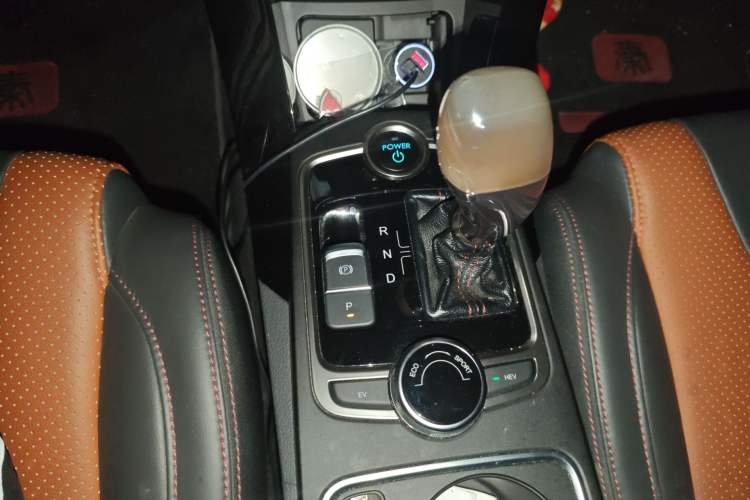 Used BYD Qin New Energy 2015 1.5T Dual-Crown Flagship Plus Edition Gear Lever