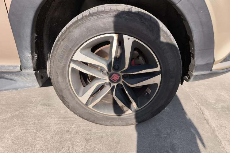 Used BYD Tang New Energy 2015 2.0T Four-Wheel-Drive Flagship Model