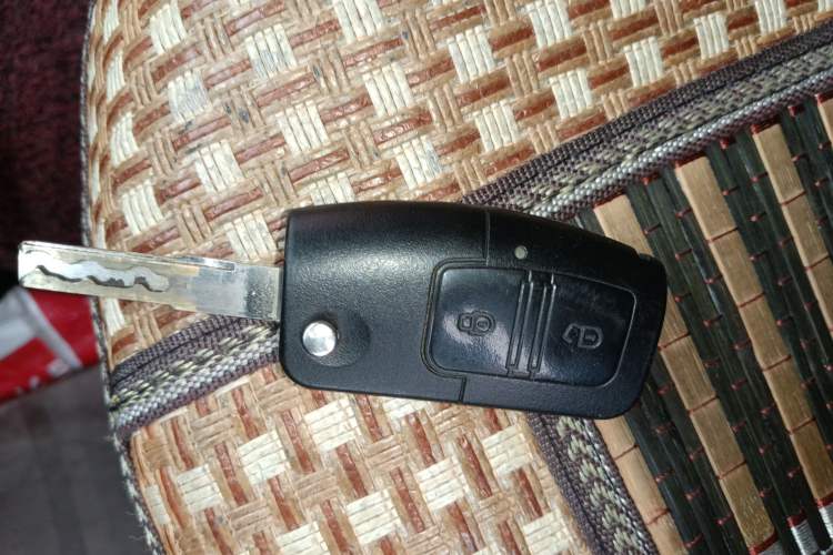 Used JMC Transit 2017 2.8T Commercial Version Short Wheelbase Mid-Roof 6/7/8-Seater JX493 Vehicle Key