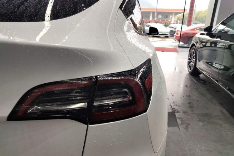 Used Tesla Model Y 2023 Rear-Wheel-Drive Version Right Rear Taillight