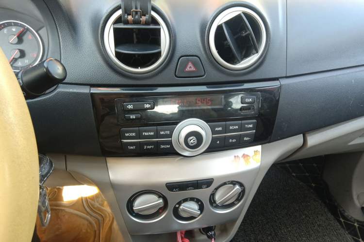 Used CHANGAN Alsvin V3 2012 1.3L Manual Comfort Version China IV Standard
