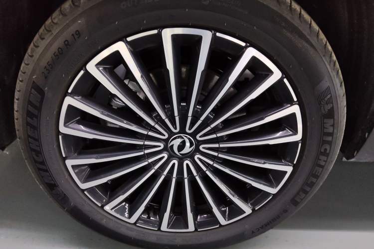 Used Dongfeng Aeolus L8 2025 Model 185KM Dream Edition
