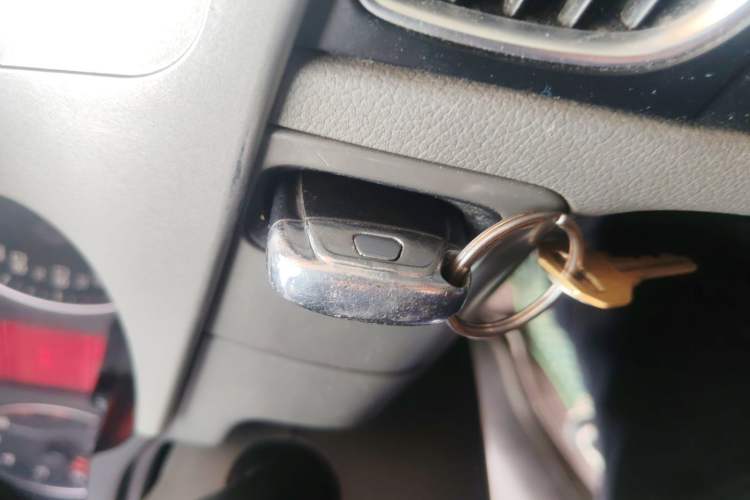 Used Audi A4L 2012 2.0 TFSI automatic Comfort trim level Vehicle Key