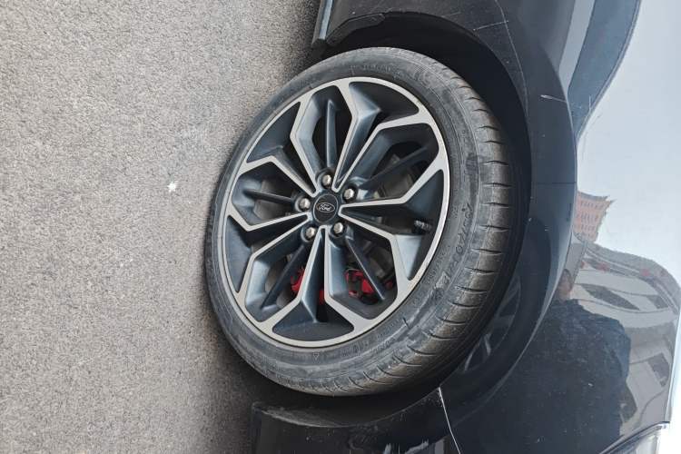 Used Ford Focus 2020 Sedan EcoBoost 180 Automatic ST Line Right Front Wheel Hub