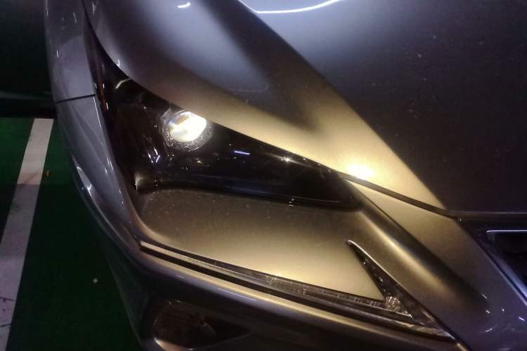 Used Lexus NX 2020 300h Front-Drive FENGSHANG Version China VI Standard Right Front Headlight