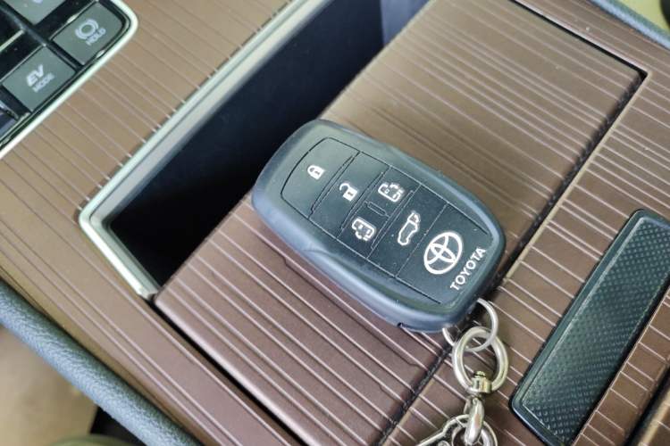 Used Toyota Granvia 2023 2.5L Hybrid Prestige PLUS Edition Vehicle Key