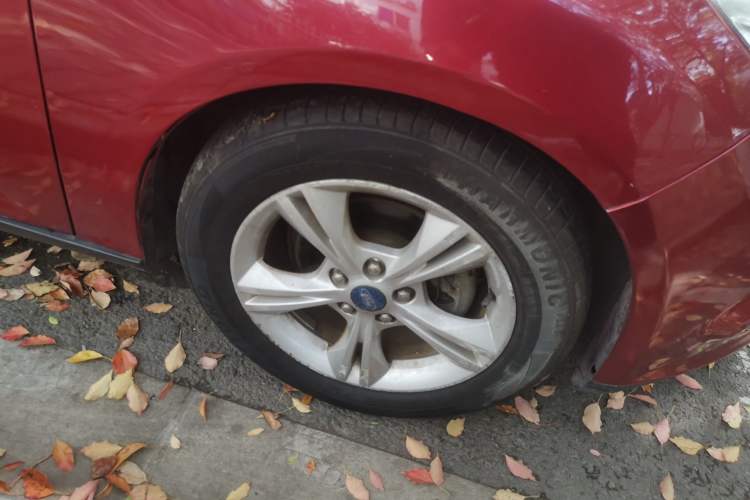 Used Ford Focus 2012 Sedan 1.6L Automatic Fashion Edition
