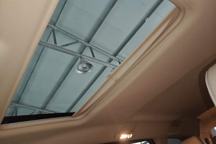 Used Buick GL8 2023 Facelifted Land Cruiser Executive Luxury Version
