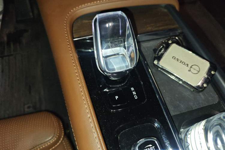 Used Volvo V90 2023 Cross Country B5 AWD Prestige Edition Gear Lever