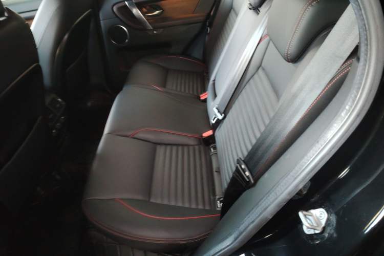 Used Land Rover Discovery Sport New Energy 2022 Facelifted P300e Plug-in Hybrid Electric Version Left Rear Seat