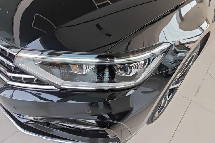 Used Volkswagen Magotan 2023 2 Million Units Limited Edition 330TSI DSG Leading Version Left Front Headlight