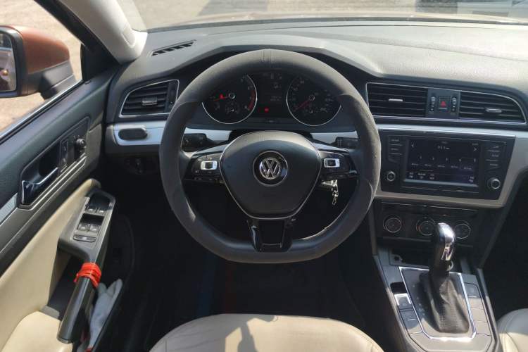 Used Volkswagen Lamando 2019 230TSI DSG Fashion Edition China V Standard Steering Wheel