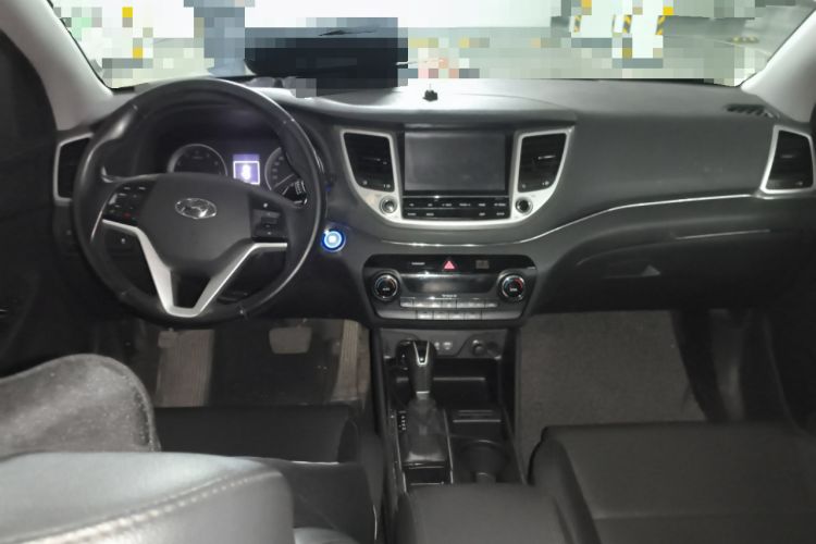 Used Hyundai Tucson 2015 1.6T Dual-Clutch Two-Wheel-Drive Smart Model Center Console