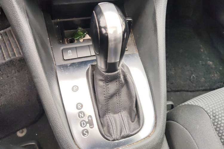 Used Volkswagen Golf 2012 1.6L Automatic Comfort Model Gear Lever