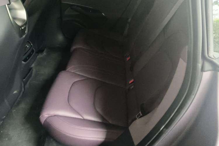 Used Xiaomi Auto SU7 2024 Rear-Drive Ultra-Long Range Advanced Pro-Level Intelligent Driving Version Left Rear Seat