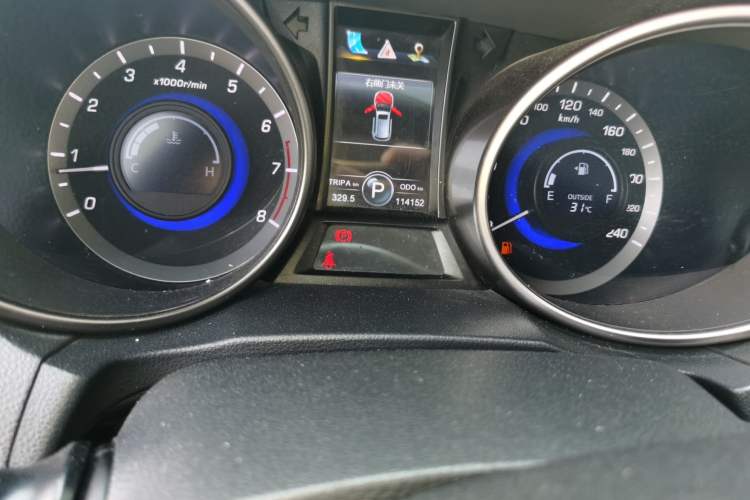 Used CHANGAN CS75 2014 1.8T Automatic Elite Model China IV Standard Odometer Close Up