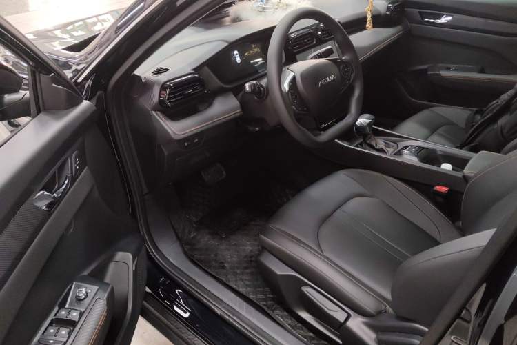 Used Dongfeng Aeolus Yixuan 2025 1.5L Automatic Luxury Version
