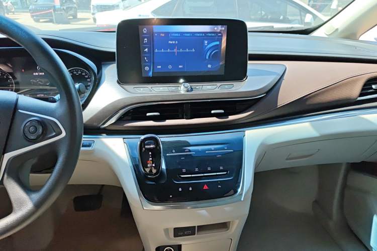 Used Buick GL8 2023 Land Executive Class Comfort Model