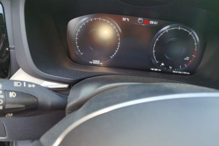 Używany Volvo XC60 2019 T5 4x4 Smart Edition China V Standard