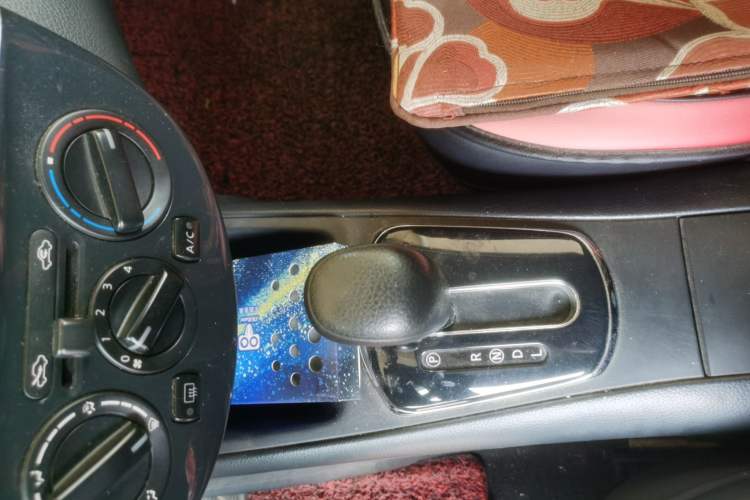 Used Nissan Tiida 2013 1.6L CVT Cool Cafe Edition
