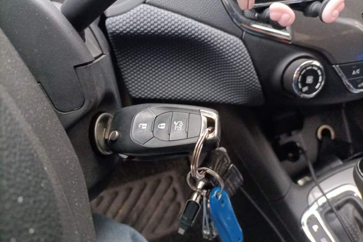 Used Chevrolet Cruze 2017 1.5L Automatic Pioneer Sunroof Edition
