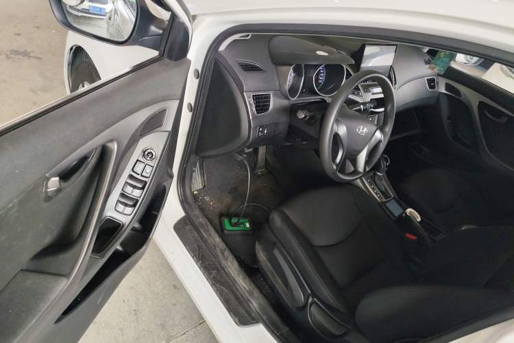 Used Hyundai Elantra (5th Generation / Langdong) 2016 1.6L Automatic Smart Version
