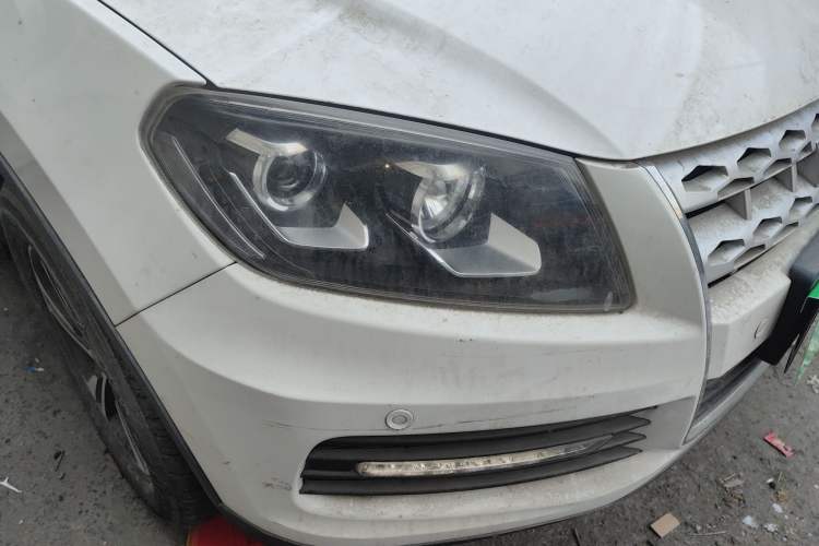 Used Yema T70 2016 Upgraded Model 1.5T Manual Luxury Version Right Front Headlight