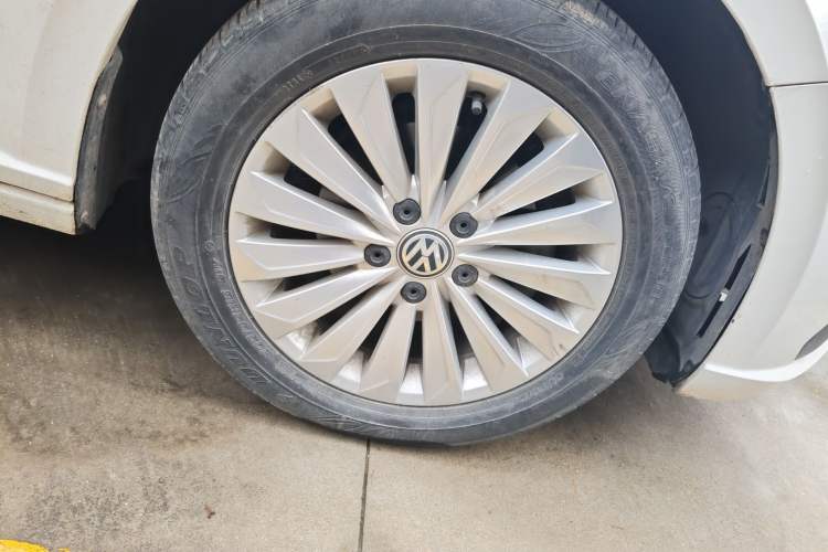 Used Volkswagen Lavida 2019 1.5L Automatic Comfort Edition China VI Standard Right Front Wheel Hub