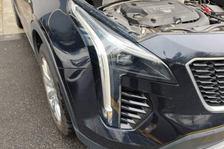 Used Cadillac XT4 2021 28T Two-Wheel Drive Luxury Version Right Front Headlight