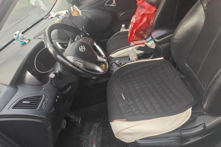 Used Hyundai ix35 2013 2.0L Automatic Two-Wheel Drive Smart GLS China IV Standard