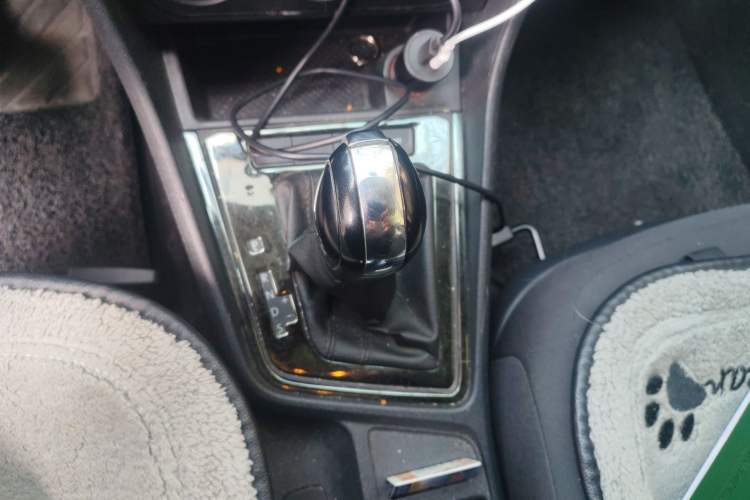 Used Volkswagen Lavida 2015 1.6L Automatic Fashion Edition Gear Lever