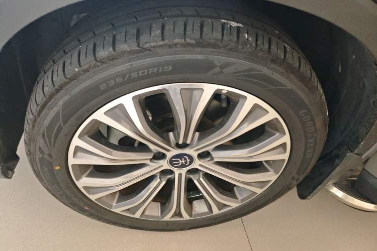 Used BYD Song Pro New Energy 2022 DM-i 110km Flagship Pro Model Left Front Wheel Hub