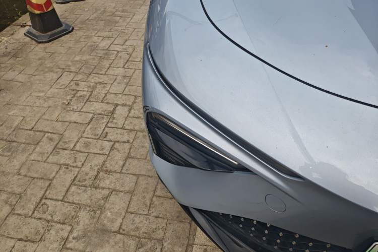 Used NETA S 2022 Extended-Range Version 1160 km Range Rear-Wheel-Drive Compact Edition Right Front Headlight