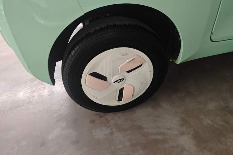 Used Chery QQ Ice Cream 2022 170km Sundae Phosphate Lithium-Ion Right Rear Wheel Hub