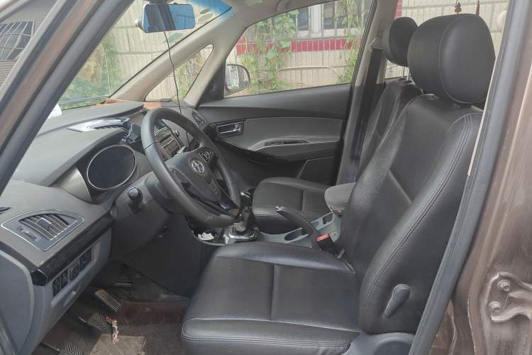 Used JAC Refine M2 2013 1.8L Manual Luxury 5-Seater