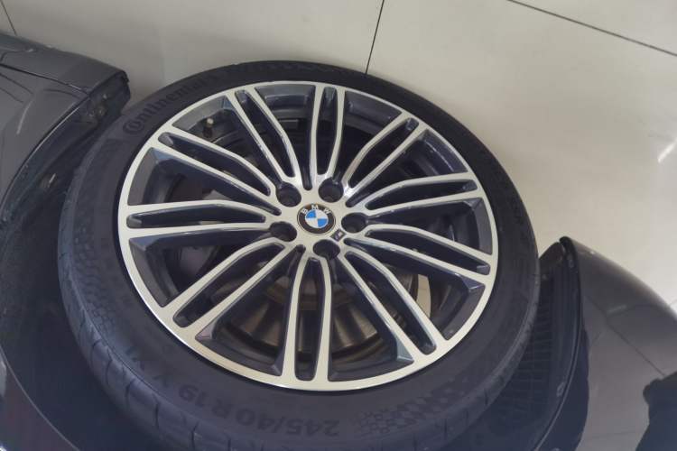 Used BMW 5 Series 2018 Restyled 530Li Leading Edition M Sport Package
