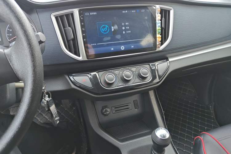 Used FORTHING Lingzhi 2022 M5L 1.6L Utility Model 7 Seats
