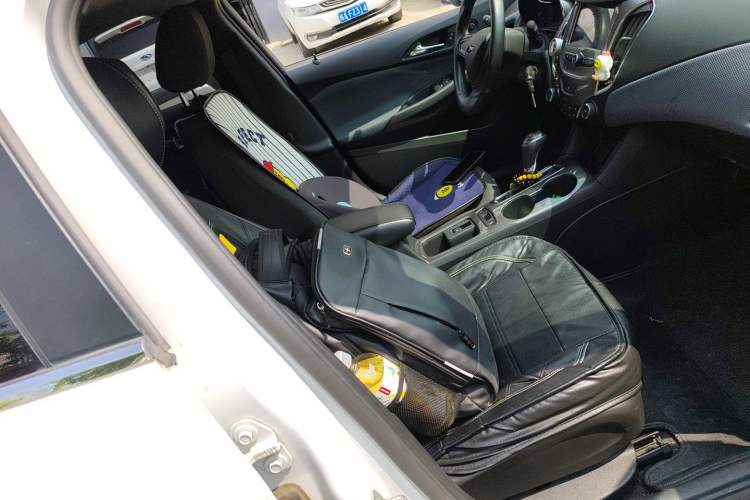 Used Chevrolet Cruze 2017 1.5L Hatchback Automatic Pioneer Sunroof Edition