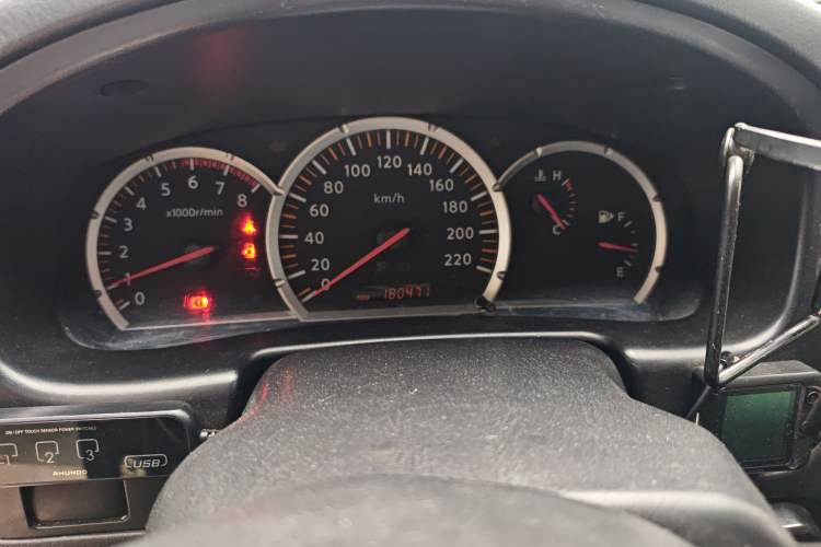 Used Nissan Paladin 2013 2.4L Four-Wheel Drive Standard Version China IV Standard Odometer Close Up