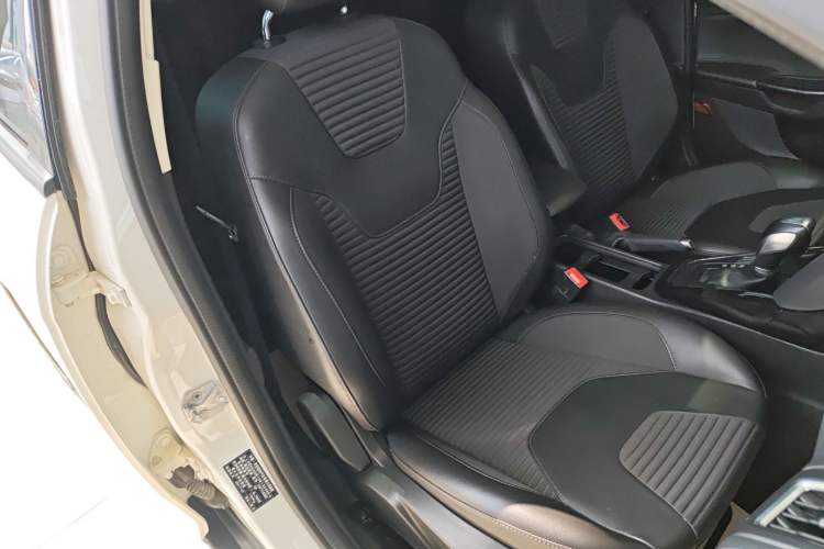 Used Ford Focus 2017 Hatchback 1.6L Automatic Fashion Edition Smart Drive Version
