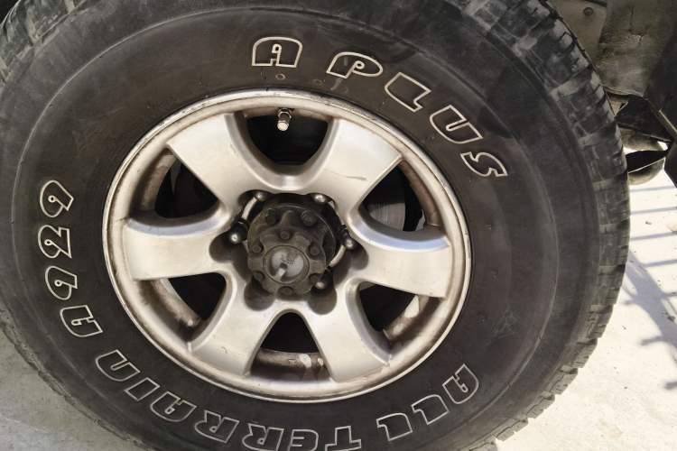 Used Leopaard 6481 2009 2.2L Manual 4x4
