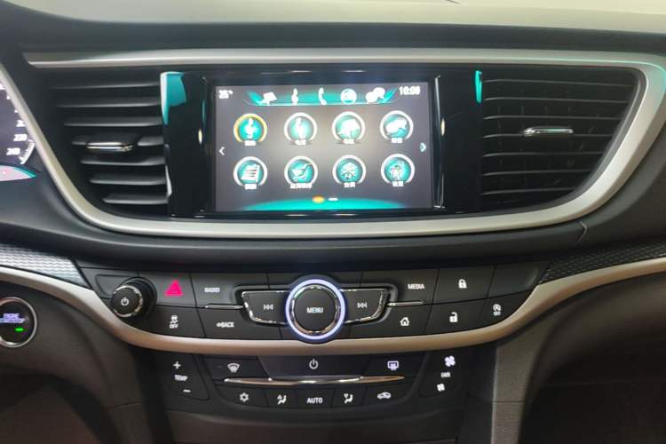 Used Buick GT 2018 18T Automatic Flagship Model Audio And AC Panel