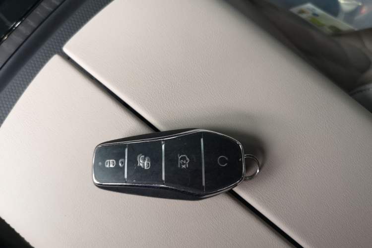 Used BYD Han 2025 DM-i 125KM LiDAR-Powered Intelligent Driving Model Interior 1