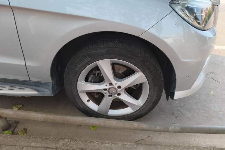 Used Mercedes-Benz M-Class 2014 ML 320 4MATIC Right Front Wheel Hub